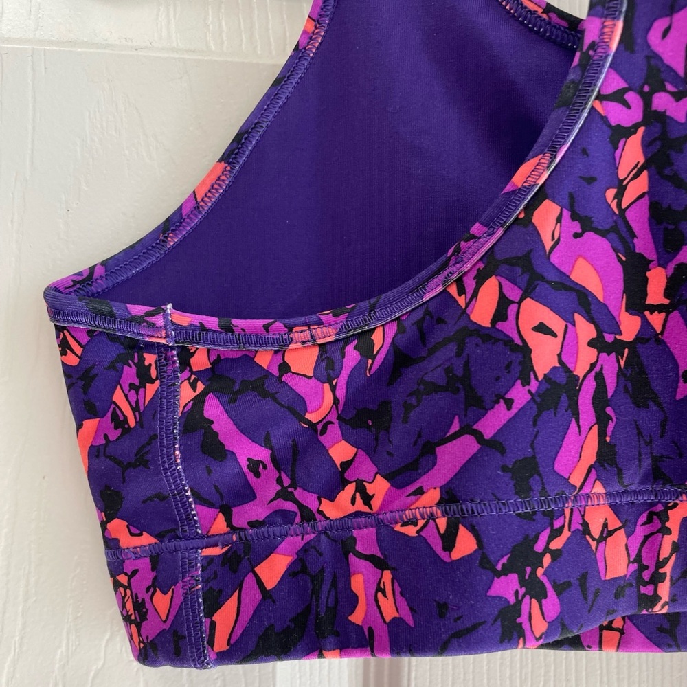 Nike, DriFit Sports Bra, Size Large (L) - Picture 5 of 7